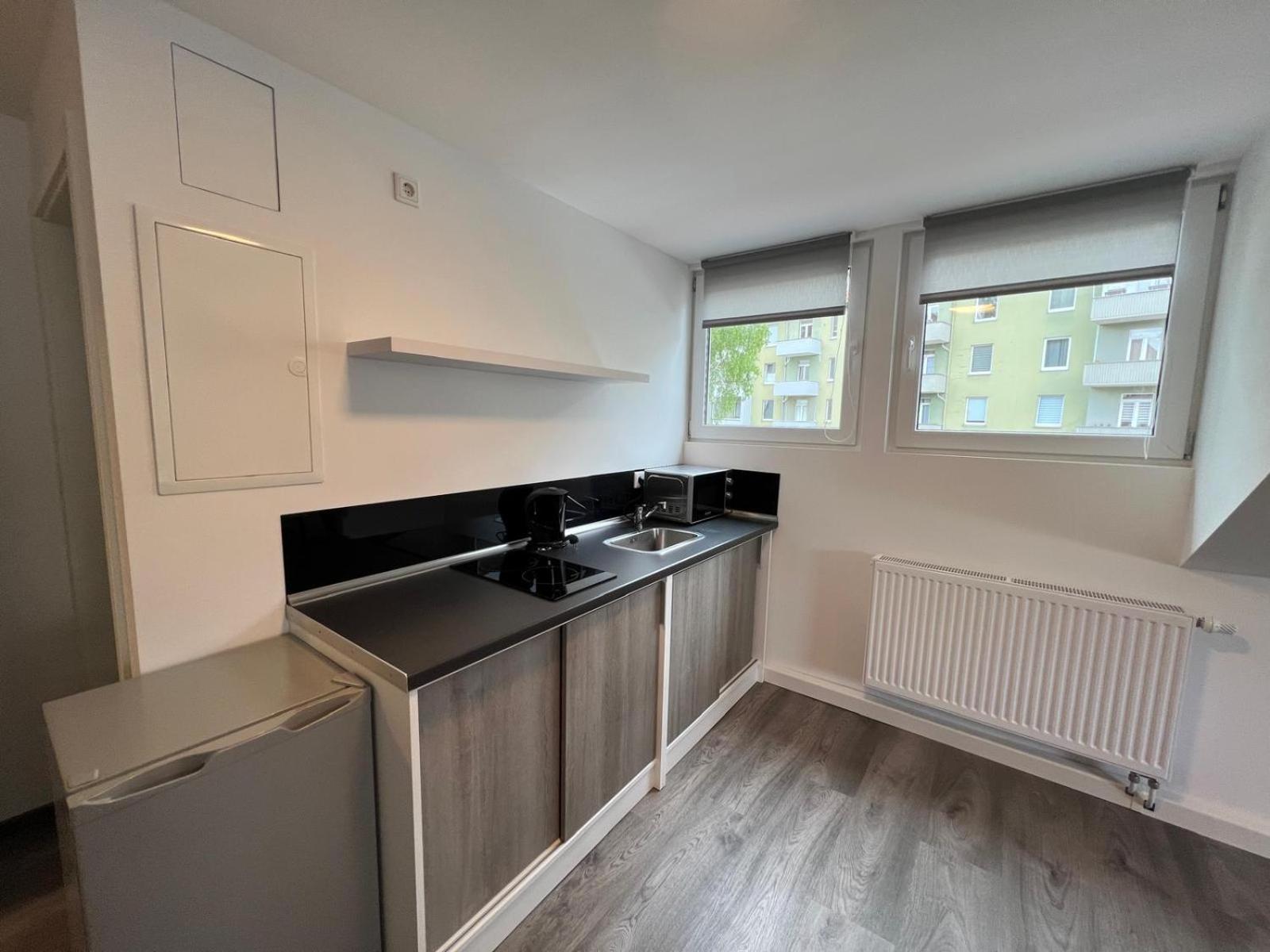 V3-6 Geraeumige Monteur Mit 2 Schlafzimmern Appartement