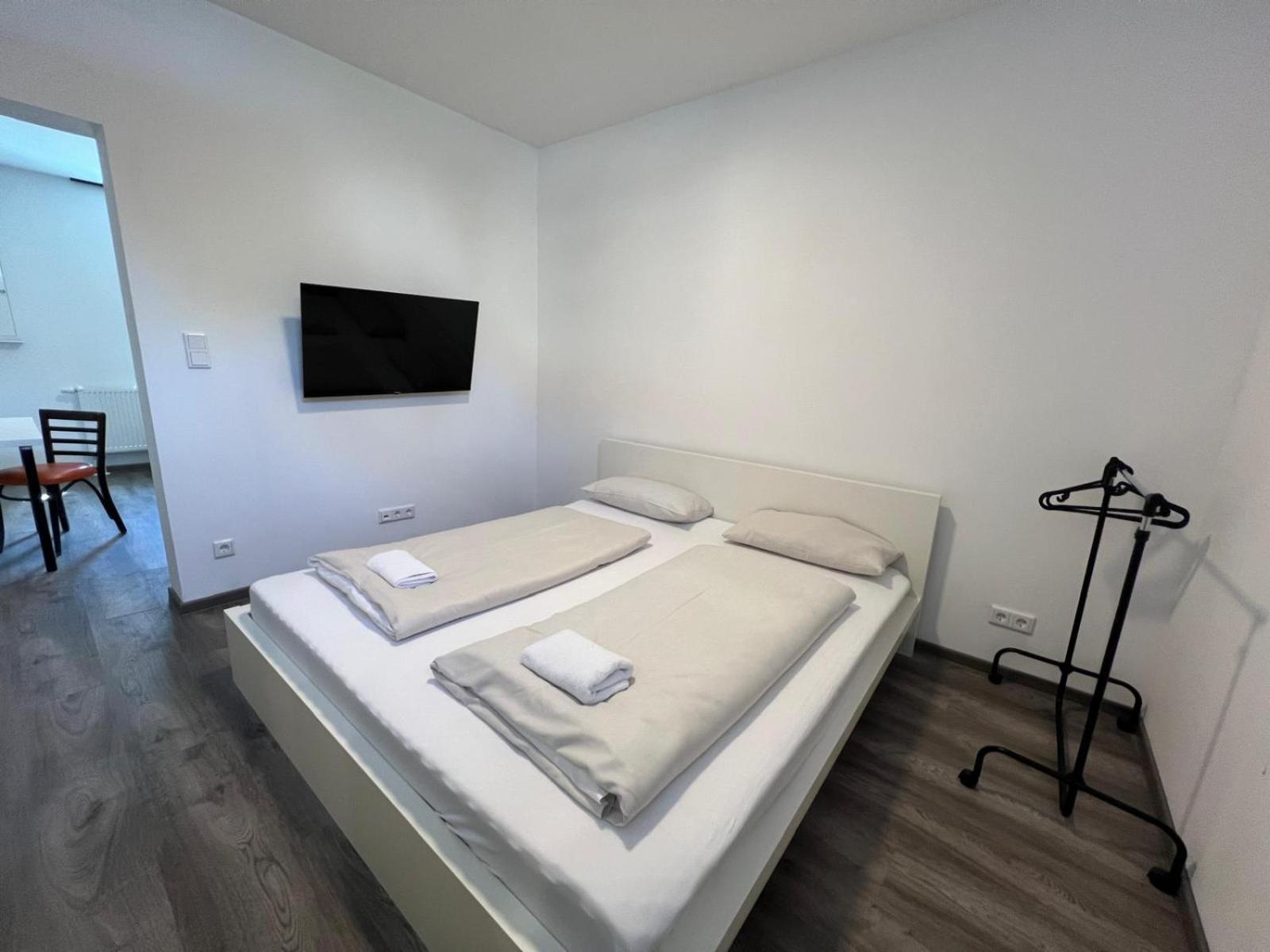 V3-6 Geraeumige Monteur Mit 2 Schlafzimmern Appartement Hannover
