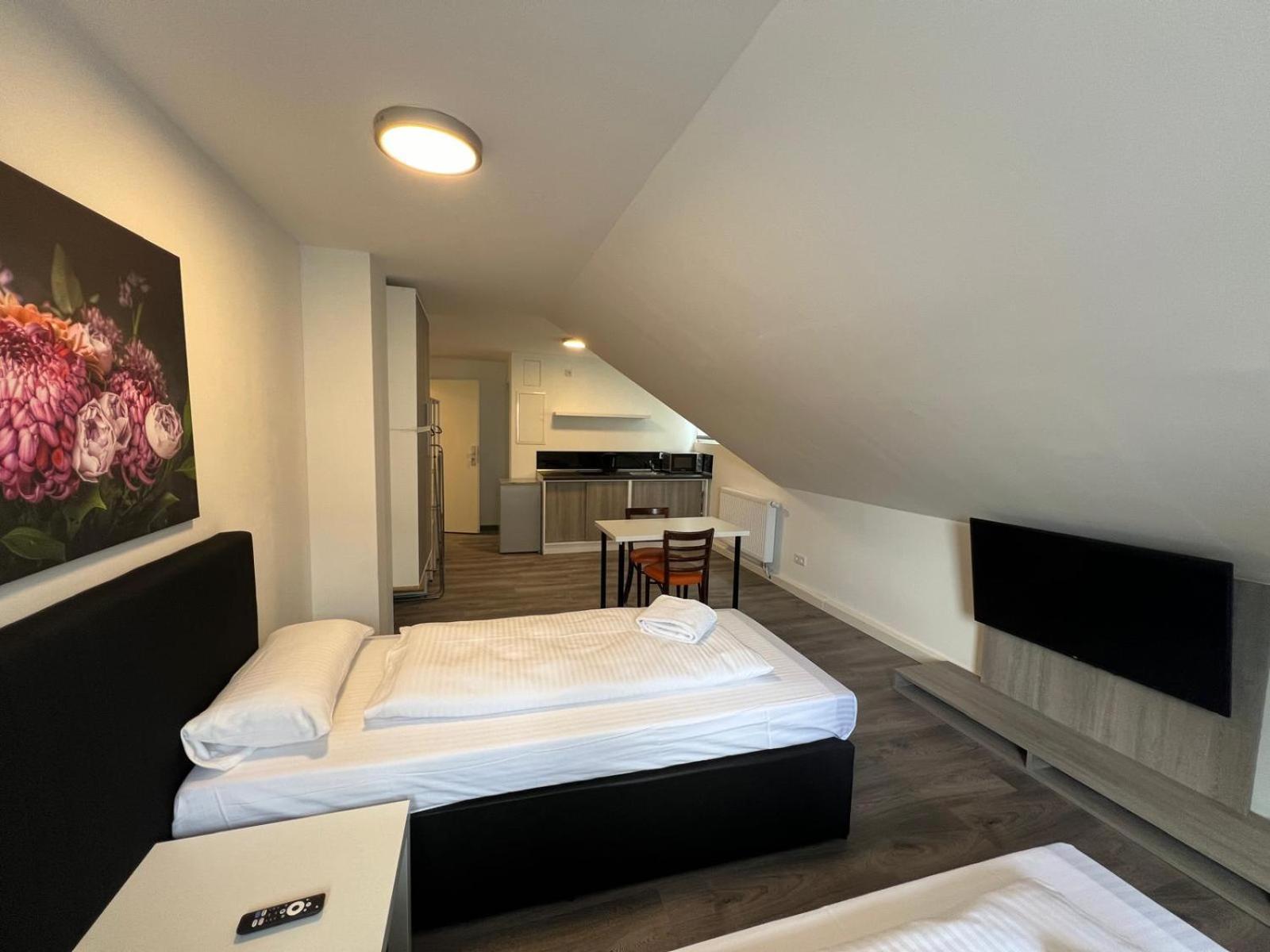V3-6 Geraeumige Monteur Mit 2 Schlafzimmern Appartement Hannover