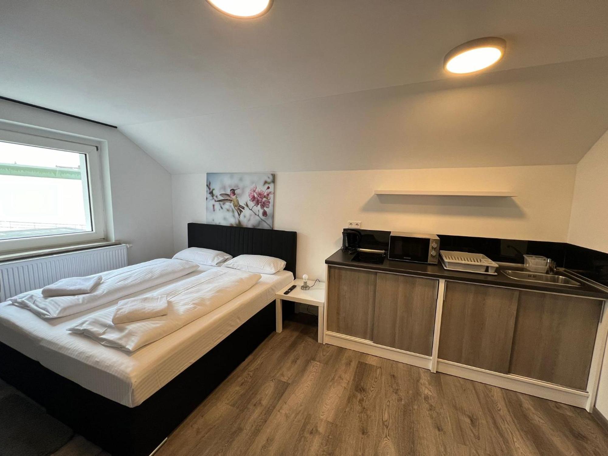 V3-6 Geraeumige Monteur Mit 2 Schlafzimmern Appartement